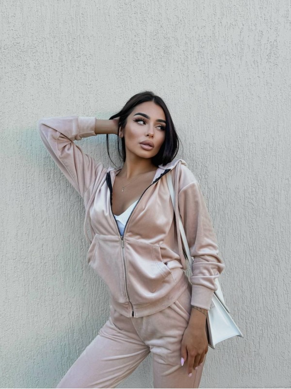 Велюровий жіночий костюм двійка бежевого кольору 34239