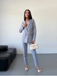 Класичний жiночий костюм тройка з топом сiрого кольору 34249