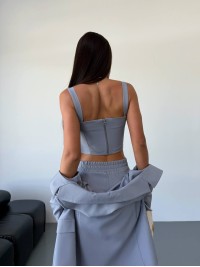 Класичний жiночий костюм тройка з топом сiрого кольору 34249