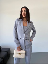 Класичний жiночий костюм тройка з топом сiрого кольору 34249