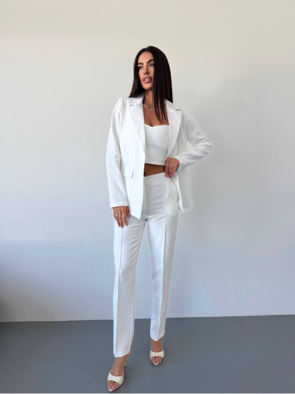 Класичний жiночий костюм тройка з топом молочного кольору 34251