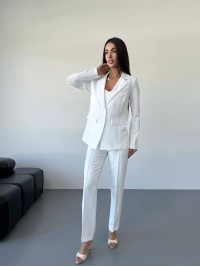 Класичний жiночий костюм тройка з топом молочного кольору 34251