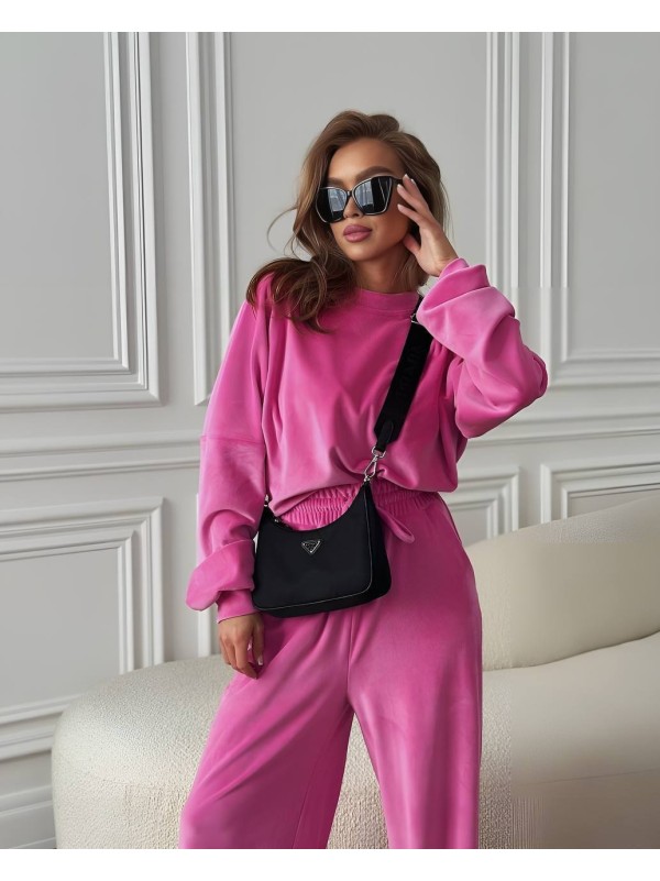 Велюровий жіночий костюм малинового кольору 34254
