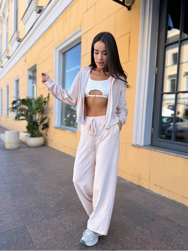 Велюровий жіночий костюм на змiйцi бежевого кольору 34264