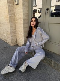 Велюровий жіночий костюм на змiйцi сiрого кольору 34266