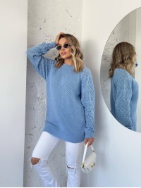 Подовжиний жіночий светр блакитного кольору 34276