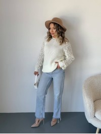 Подовжиний жіночий светр молочного кольору 34278