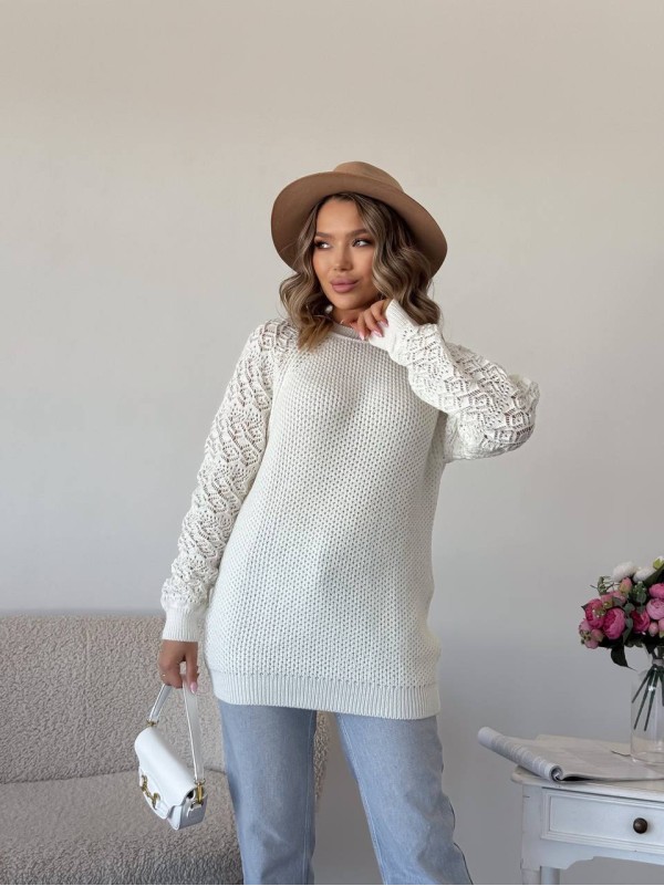 Подовжиний жіночий светр молочного кольору 34278