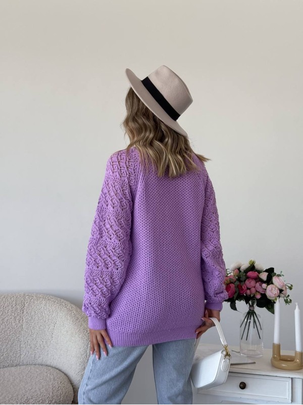 Подовжиний жіночий светр бузкового кольору 34279