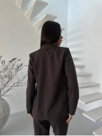 Жіночий класичний костюм коричневого кольору 34305