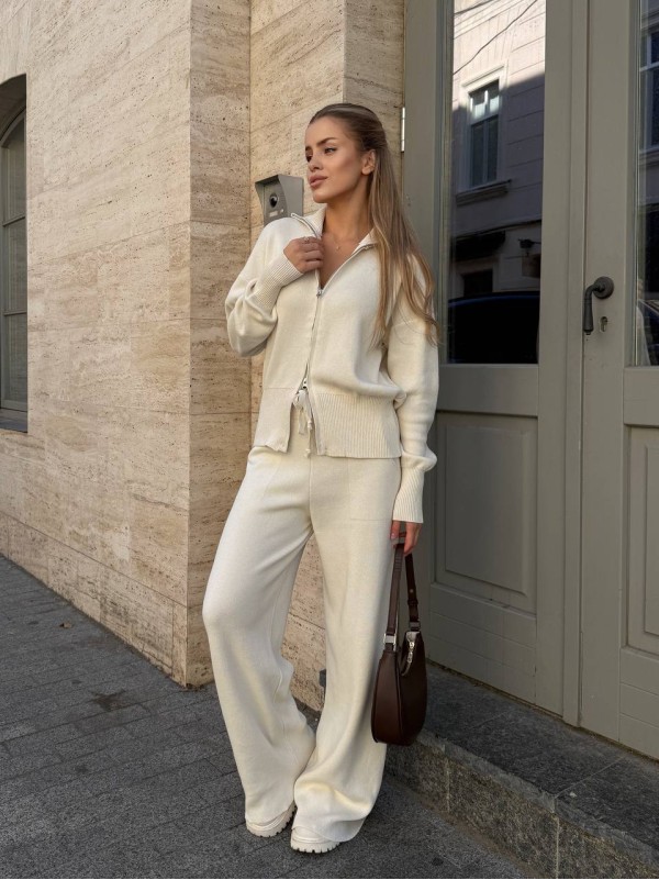 Жiночий прогулянковий костюм молочного кольору 34309