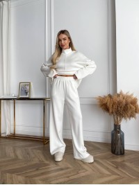 Жiночий прогулянковий костюм молочного кольору 34314