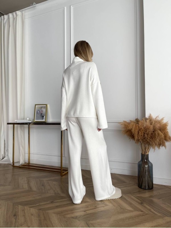Жiночий прогулянковий костюм молочного кольору 34314