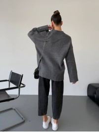 Жіночий базовий светр графiтового кольору 34346