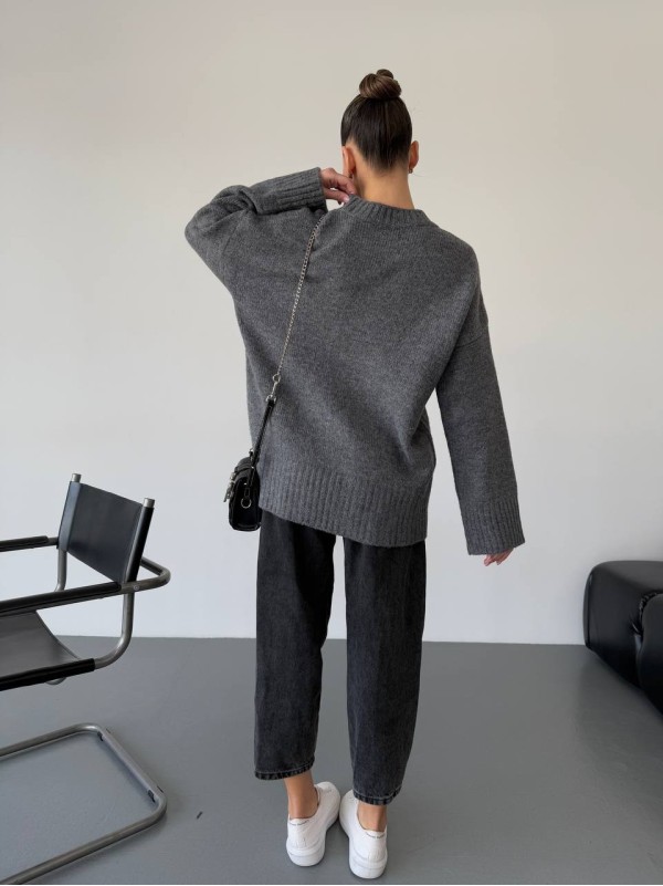 Жіночий базовий светр графiтового кольору 34346
