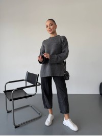 Жіночий базовий светр графiтового кольору 34346