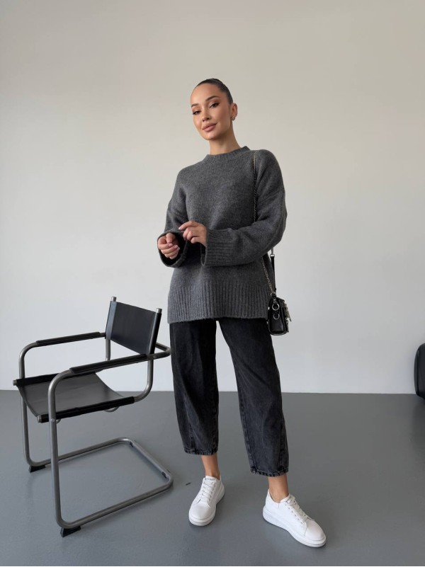 Жіночий базовий светр графiтового кольору 34346