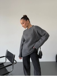 Жіночий базовий светр графiтового кольору 34346