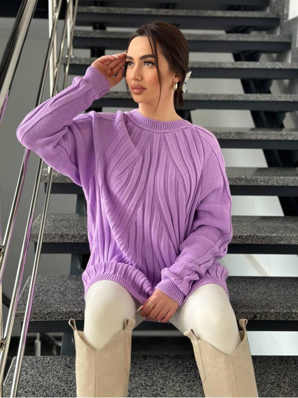 Жіночий светр з фактурною вʼязкою бузкового кольору 34353