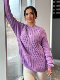 Жіночий светр з фактурною вʼязкою бузкового кольору 34353