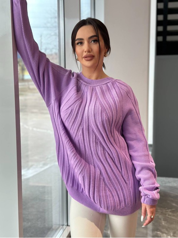 Жіночий светр з фактурною вʼязкою бузкового кольору 34353