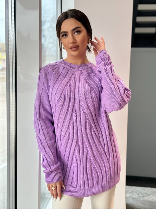Жіночий светр з фактурною вʼязкою бузкового кольору 34353