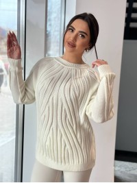 Жіночий светр з фактурною вʼязкою молочного кольору 34354