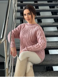 Жіночий светр з фактурною вʼязкою пудрового кольору 34355