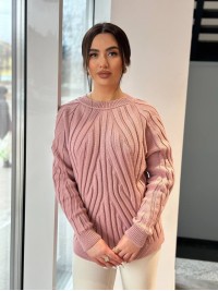 Жіночий светр з фактурною вʼязкою пудрового кольору 34355