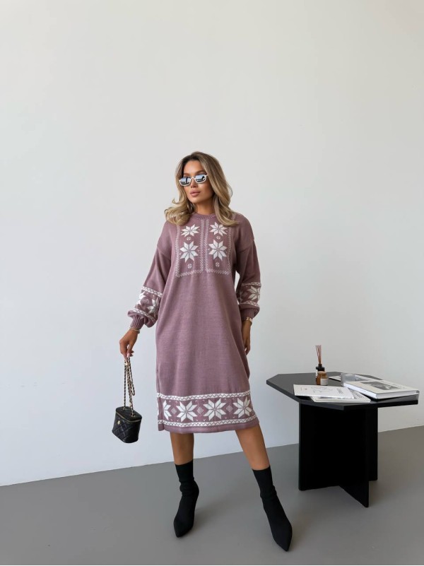 В'язана сукня з етнічним малюнком пудрового кольору 34359