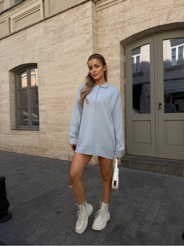 Жіночий подовжиний светр-поло блакитного кольору 34364