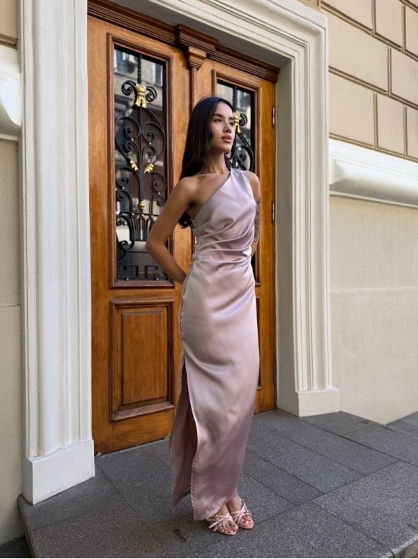 Вечірня шовкова сукня максі пудрового кольору 34376