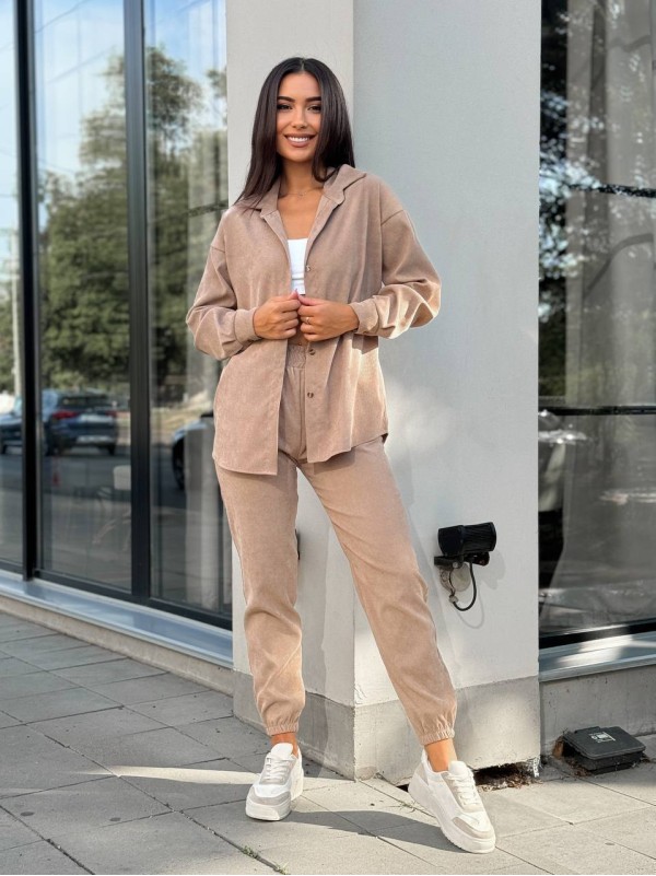Вельветовий костюм на гудзиках бежевого кольору 34382