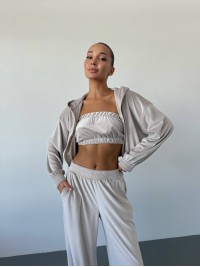 Жіночий велюровий костюм трійка бежевого кольору 34387