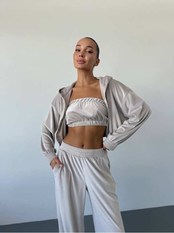 Жіночий велюровий костюм трійка бежевого кольору 34387