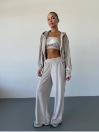 Жіночий велюровий костюм трійка бежевого кольору 34387