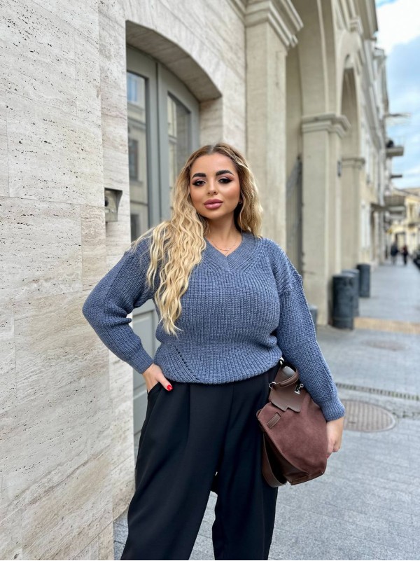 Базовий жіночий светр синього кольору 34412