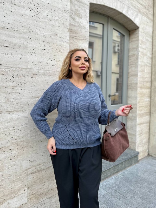 Базовий жіночий светр синього кольору 34412
