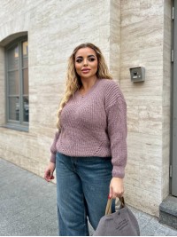 Базовий жіночий светр пудрового кольору 34413