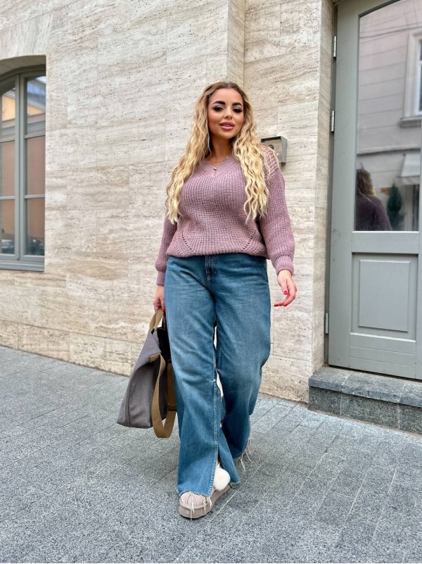 Базовий жіночий светр пудрового кольору 34413