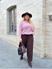 Базовий жіночий светр рожевого кольору 34414