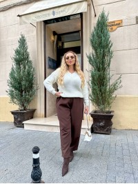 Базовий жіночий светр молочного кольору 34415