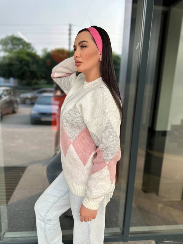 Жіночий светр з геометричним малюнком молочного кольору 34418