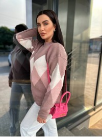 Жіночий светр з геометричним малюнком кавового кольору 34420