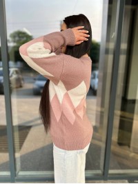 Жіночий светр з геометричним малюнком кавового кольору 34420