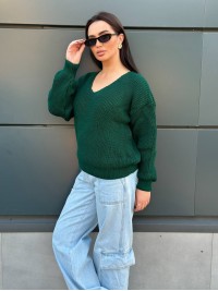 Жіночий светр з з вирізом смарагдового кольору 34421