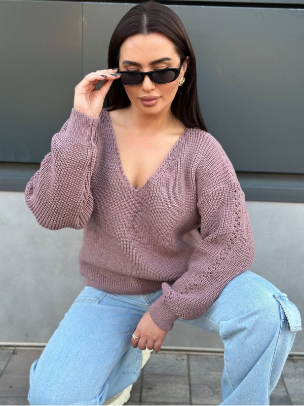 Жіночий светр з з вирізом пудрового кольору 34422