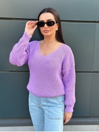 Жіночий светр з з вирізом бузкового кольору 34423