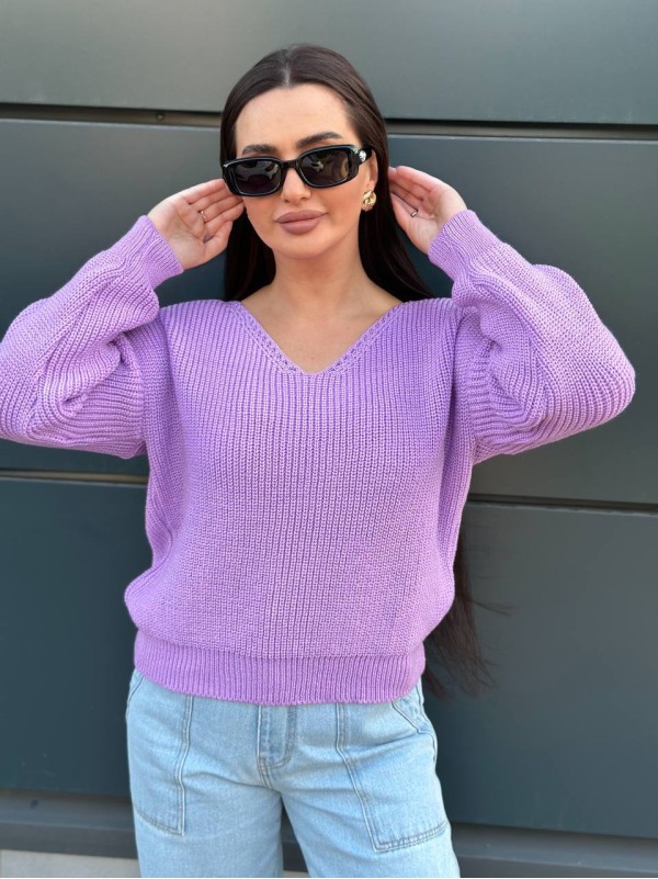 Жіночий светр з з вирізом бузкового кольору 34423