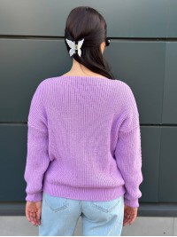 Жіночий светр з з вирізом бузкового кольору 34423